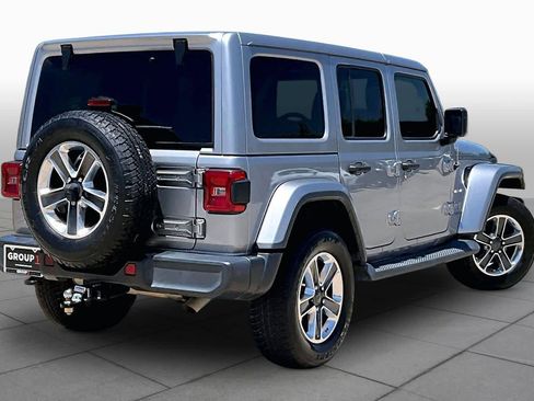 Used 2018 Jeep Wrangler Unlimited Sahara AWD/4WD image 13