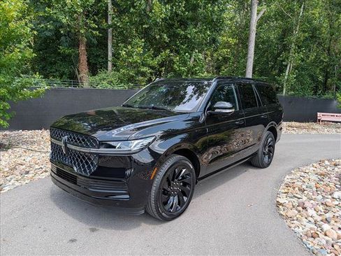 Used 2025 Lincoln Navigator Reserve w/ Jet Appearance Package AWD/4WD image 1
