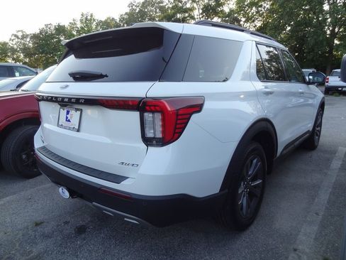 Used 2026 Ford Explorer Active w/ Active Comfort Package AWD/4WD image 6