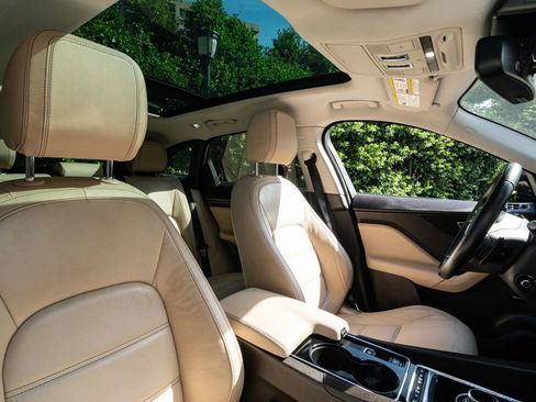 Used 2017 Jaguar F-PACE Prestige AWD/4WD image 8