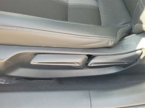 Used 2023 Honda Civic Sport image 4