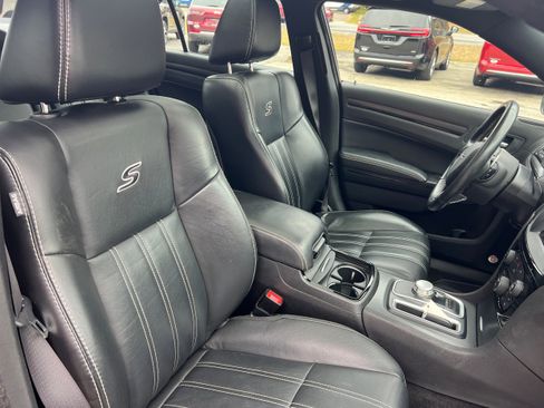 Used 2016 Chrysler 300 S image 18