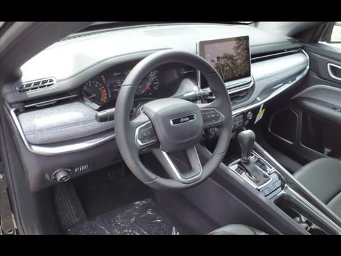 Used 2024 Jeep Compass Latitude AWD/4WD image 6