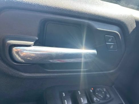 Used 2022 Chevrolet Silverado 2500 Custom w/ Custom Value Package AWD/4WD image 16