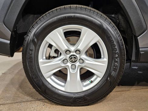 Used 2021 Toyota RAV4 XLE FWD image 17