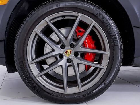 Certified 2023 Porsche Macan S image 32