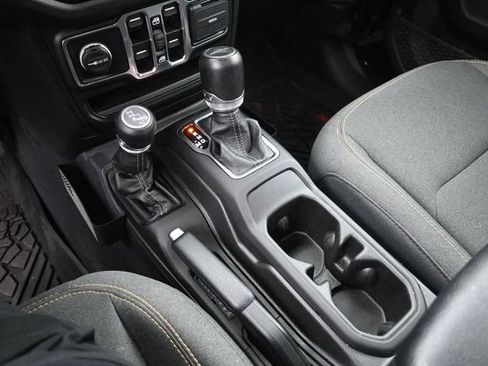 Used 2024 Jeep Gladiator Sport AWD/4WD image 26