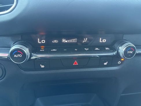 Used 2024 MAZDA CX-30 AWD 2.5 S w/ Premium Package image 17