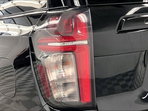 Used 2024 Chevrolet Suburban Z71 image 35