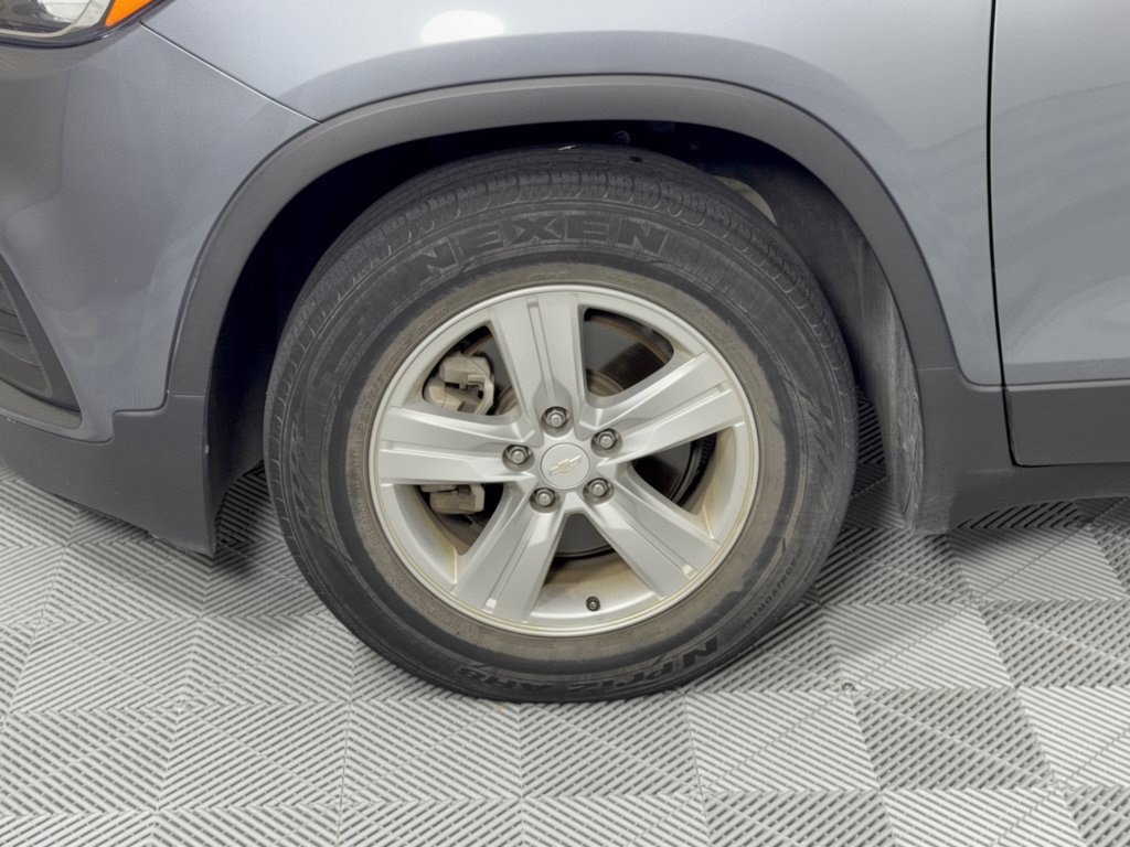 Used 2020 Chevrolet Trax LS w/ Tint and Cruise Package FWD image 13