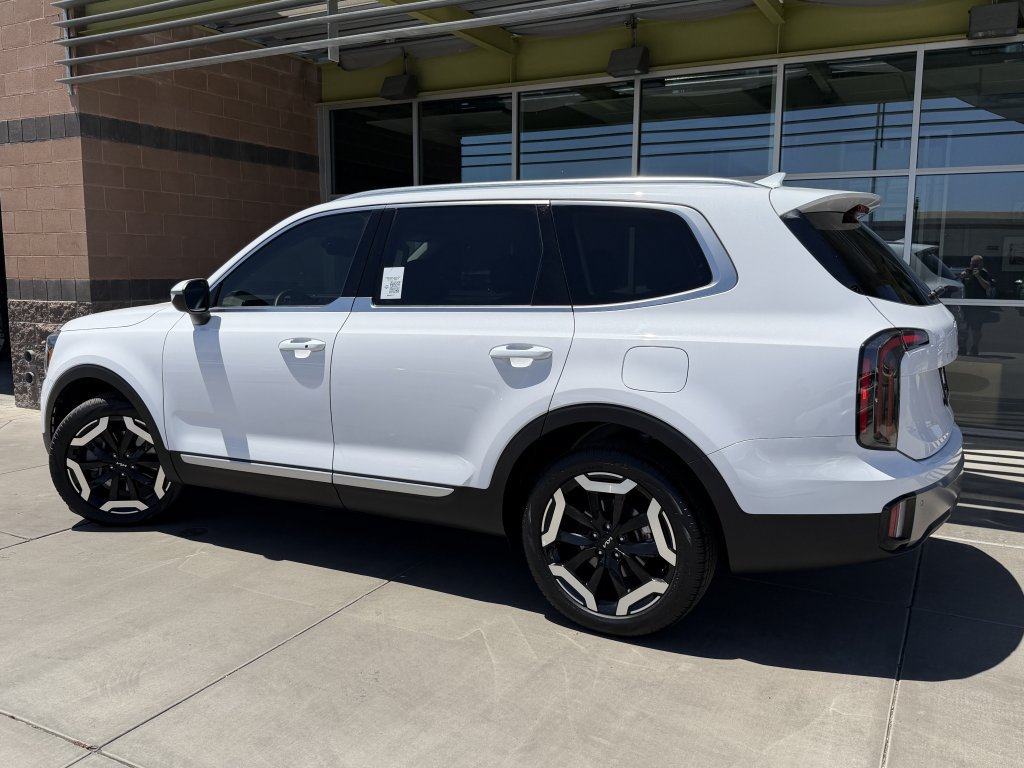 Used 2025 Kia Telluride EX w/ EX Captain's Chair Package FWD image 5