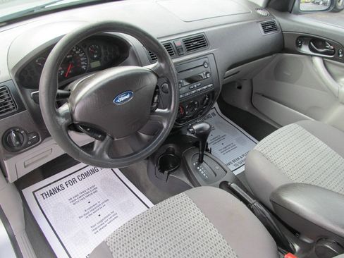 Used 2007 Ford Focus SE FWD image 10