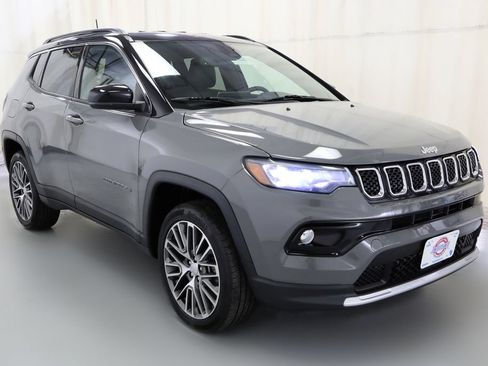 Used 2023 Jeep Compass Limited w/ Elite Group AWD/4WD image 16