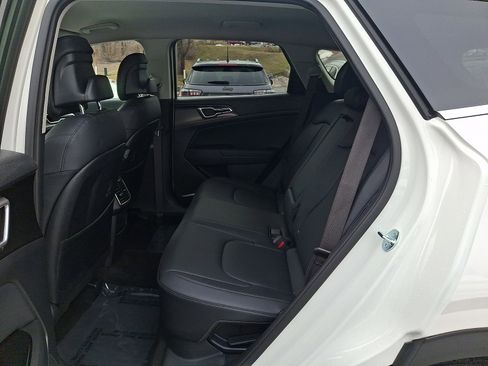 Used 2025 Kia Sportage EX image 10