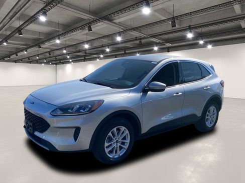 Used 2020 Ford Escape SE image 3