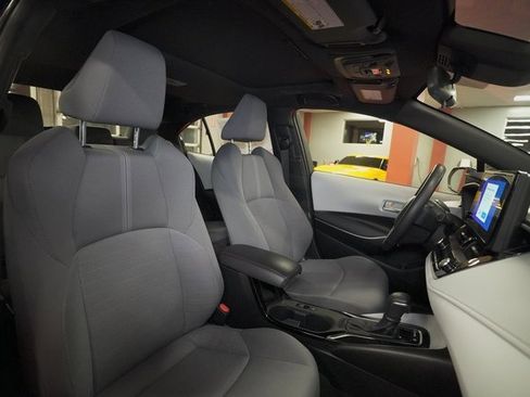 Used 2023 Toyota Corolla SE w/ SE Package image 17