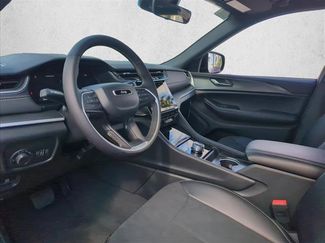 New 2025 Jeep Grand Cherokee Altitude video 2