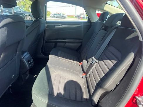 Used 2018 Ford Fusion SE w/ Fusion SE Technology Package FWD image 15