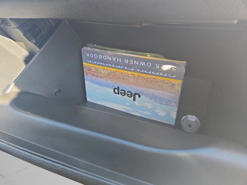 New 2025 Jeep Grand Cherokee Limited image 29