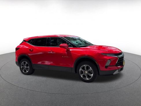 Used 2025 Chevrolet Blazer LT FWD image 2