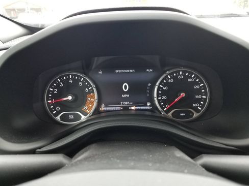 Certified 2022 Jeep Renegade Latitude w/ Convenience Group AWD/4WD image 17