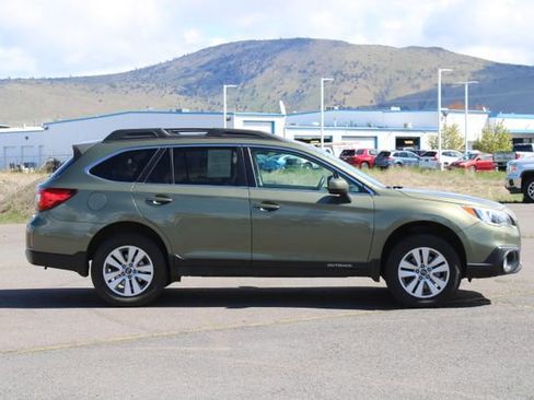 Used 2017 Subaru Outback 2.5i Premium image 6