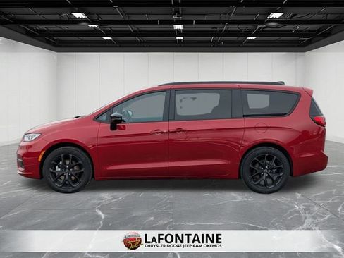 New 2026 Chrysler Pacifica Select w/ S Appearance Package image 2