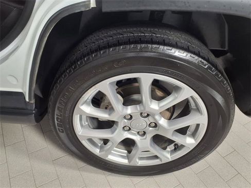 Certified 2023 Jeep Compass Latitude image 16