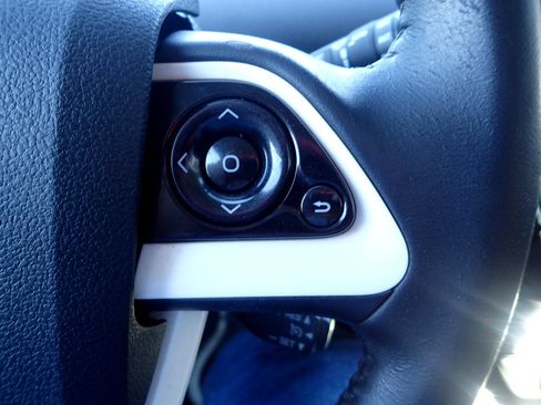 Used 2016 Toyota Prius Four image 16