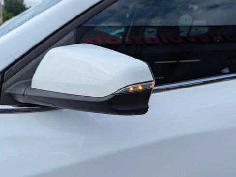 Used 2019 Chevrolet Equinox LT FWD image 10