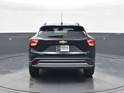 Used 2024 Chevrolet Trax LT w/ LT Convenience Package image 6