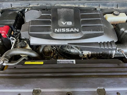Used 2020 Nissan Titan SV w/ SV Convenience Package RWD image 30