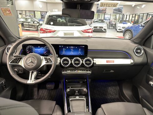 Used 2026 Mercedes-Benz GLB 250 4MATIC image 11