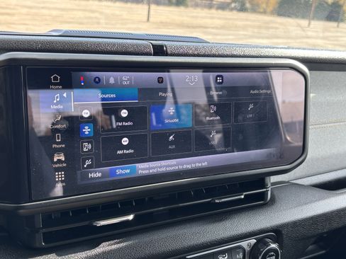 Used 2025 Jeep Gladiator Sport image 11