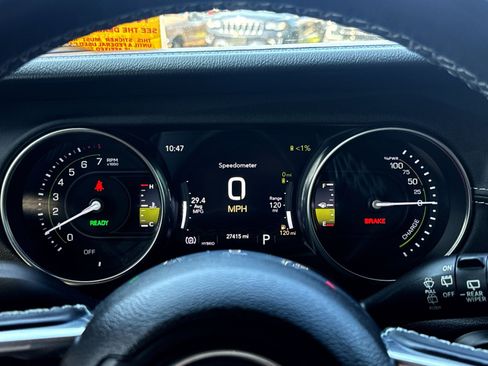 Used 2022 Jeep Wrangler Unlimited Sahara w/ Cold Weather Group AWD/4WD image 17