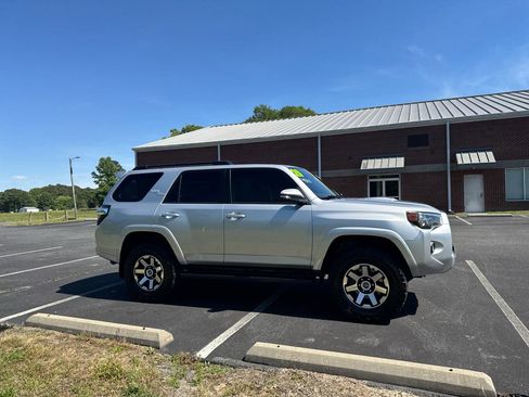 Used 2020 Toyota 4Runner TRD Off-Road Premium AWD/4WD image 3