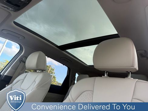 Used 2023 Kia Sorento SX Prestige image 19