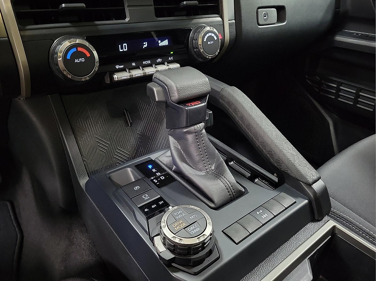 Certified 2025 Toyota Tacoma TRD Off-Road AWD/4WD image 17