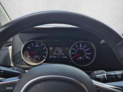 Used 2024 Kia Carnival LX FWD image 11