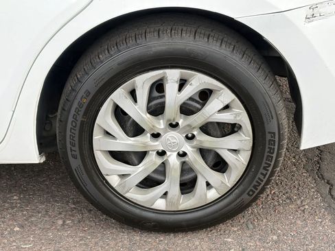 Used 2019 Toyota Corolla LE FWD image 6