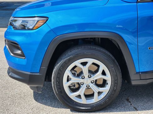 Used 2024 Jeep Compass Latitude AWD/4WD image 25
