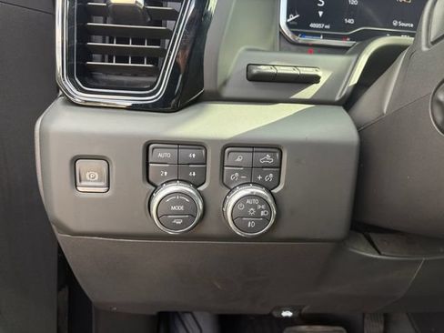 Used 2024 GMC Sierra 1500 AT4 w/ Technology Package AWD/4WD image 5