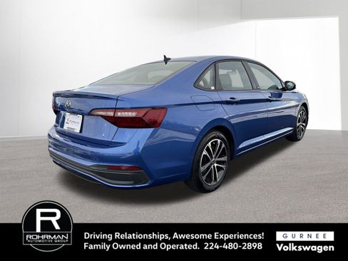 Used 2023 Volkswagen Jetta Sport image 10