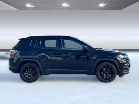Used 2022 Jeep Compass Altitude w/ Sun and Sound Group image 8