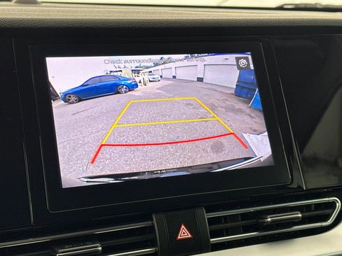 Used 2022 Kia Niro LX image 25