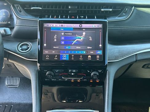 Used 2021 Jeep Grand Cherokee L Limited AWD/4WD image 13