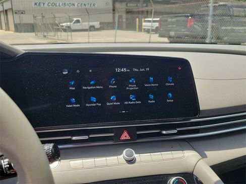 Used 2025 Hyundai Elantra SEL image 19