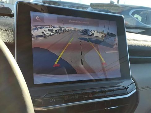 Used 2024 Jeep Compass Limited image 13