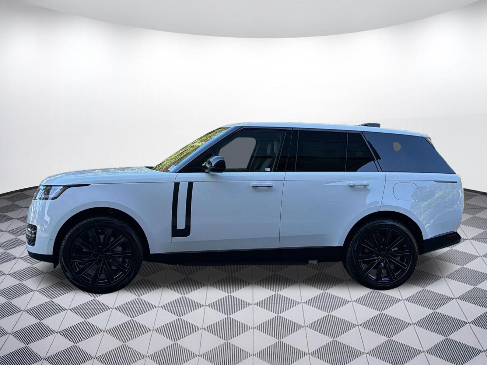 Used 2026 Land Rover Range Rover SE AWD/4WD image 2