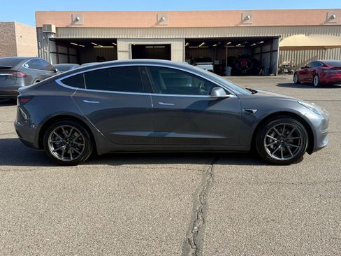 Used 2019 Tesla Model 3 Standard Range Plus image 4